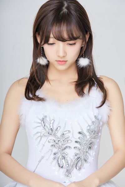 抱来一枚小姐姐范薇小巴出任cicf漫次元宅舞大赛评委